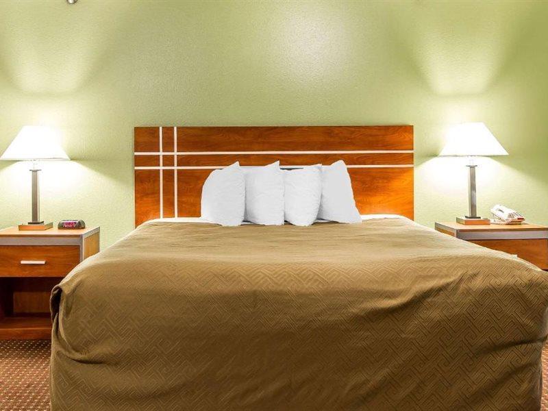 Econo Lodge & Suites Pekin エクステリア 写真