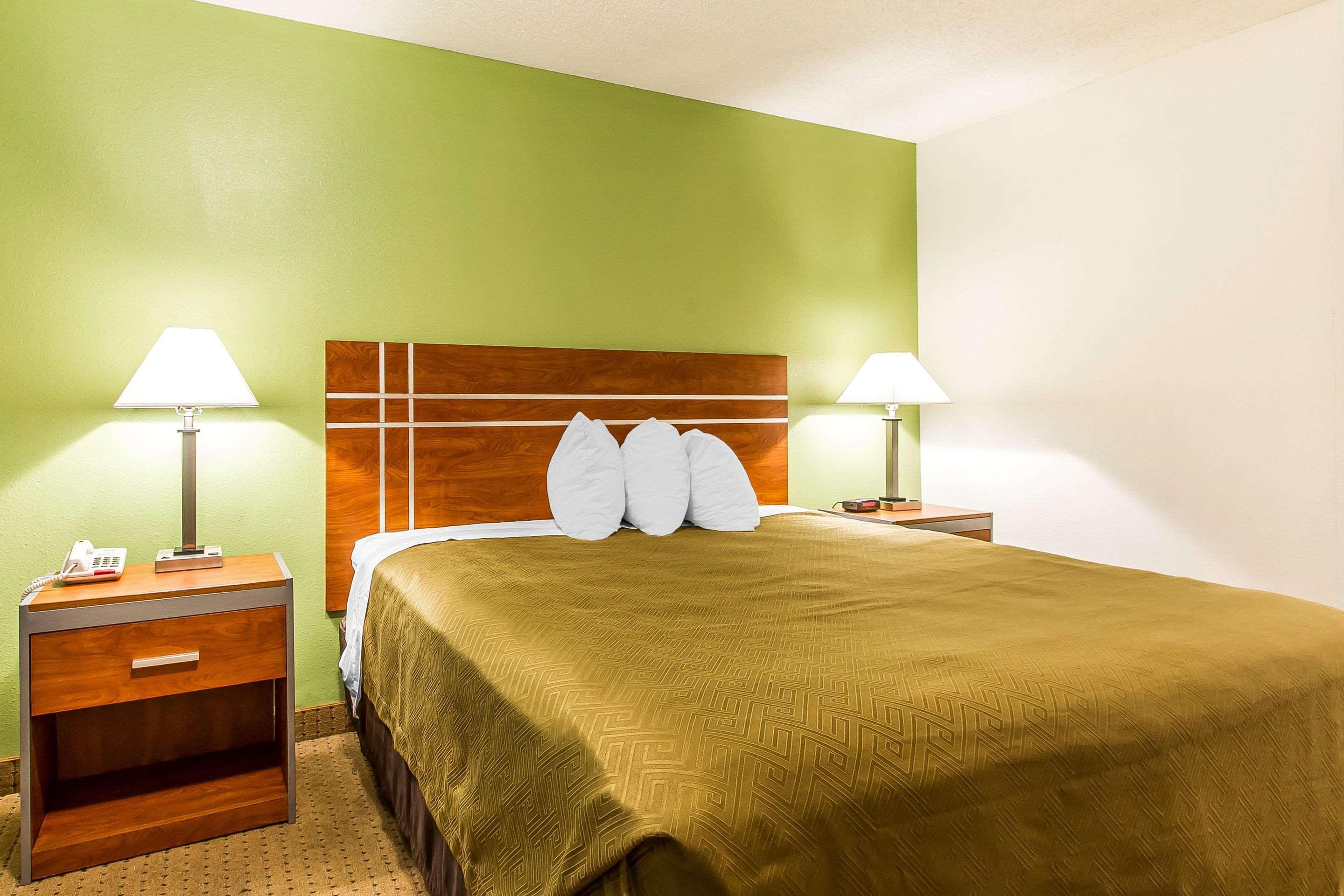 Econo Lodge & Suites Pekin エクステリア 写真