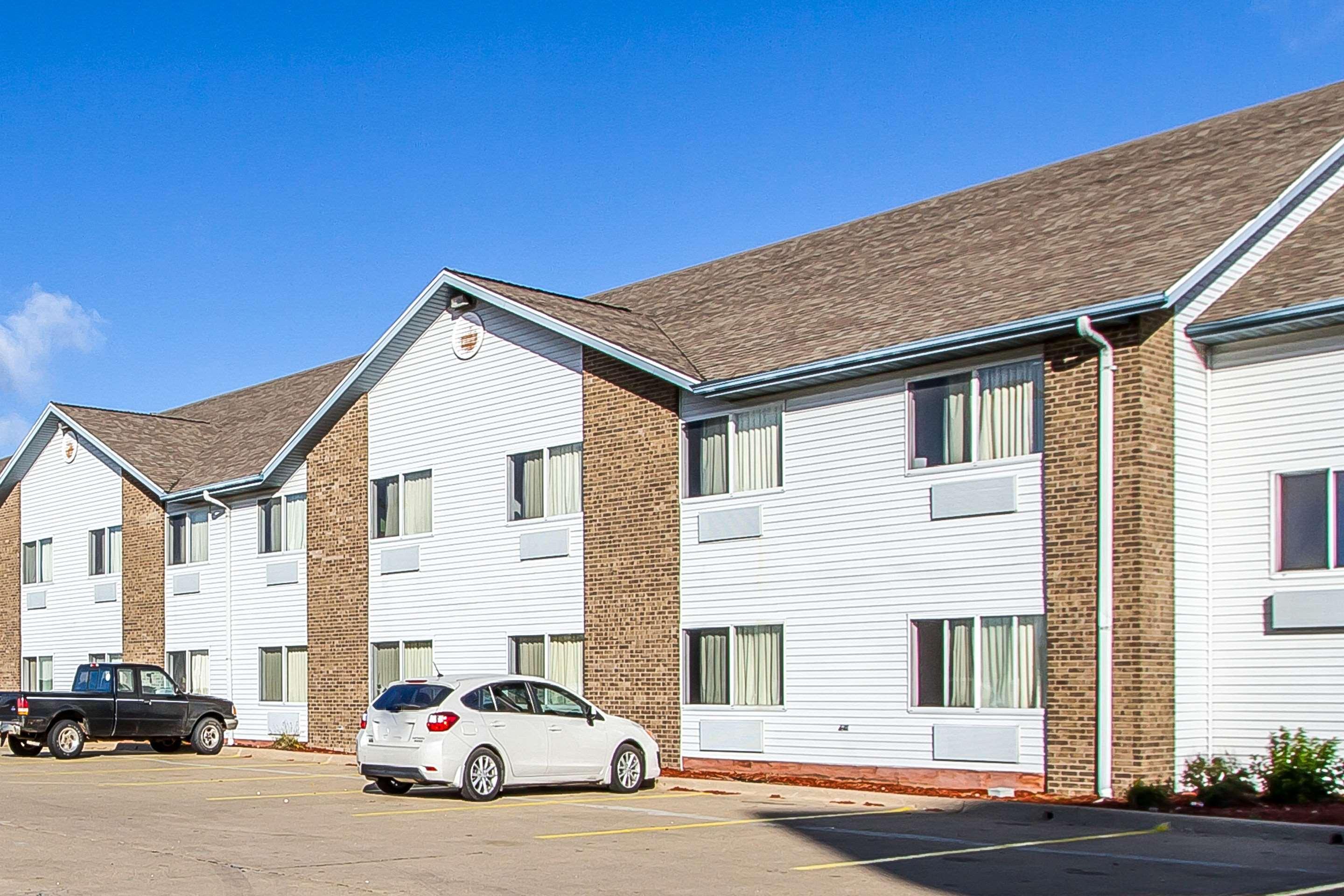 Econo Lodge & Suites Pekin エクステリア 写真