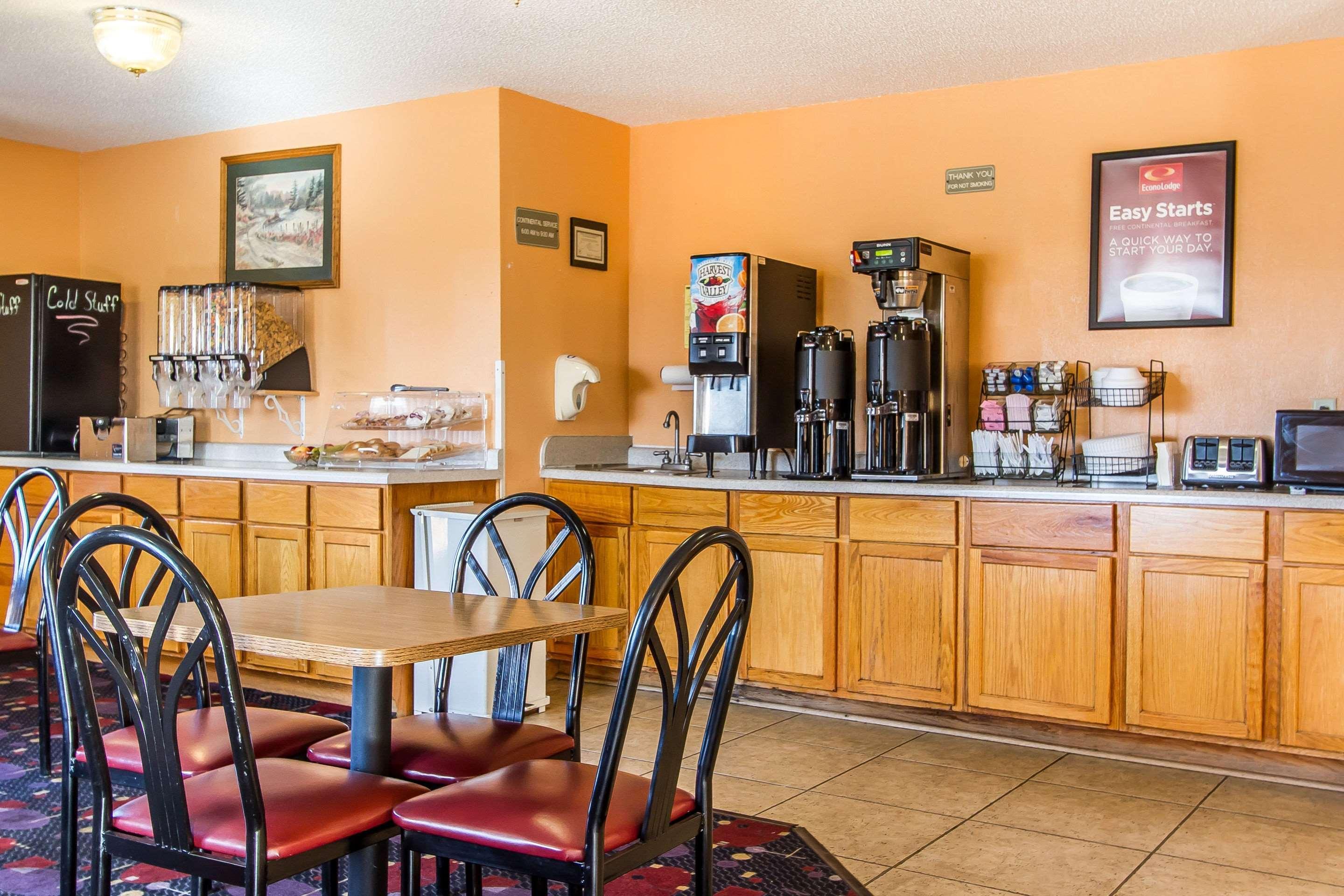 Econo Lodge & Suites Pekin エクステリア 写真