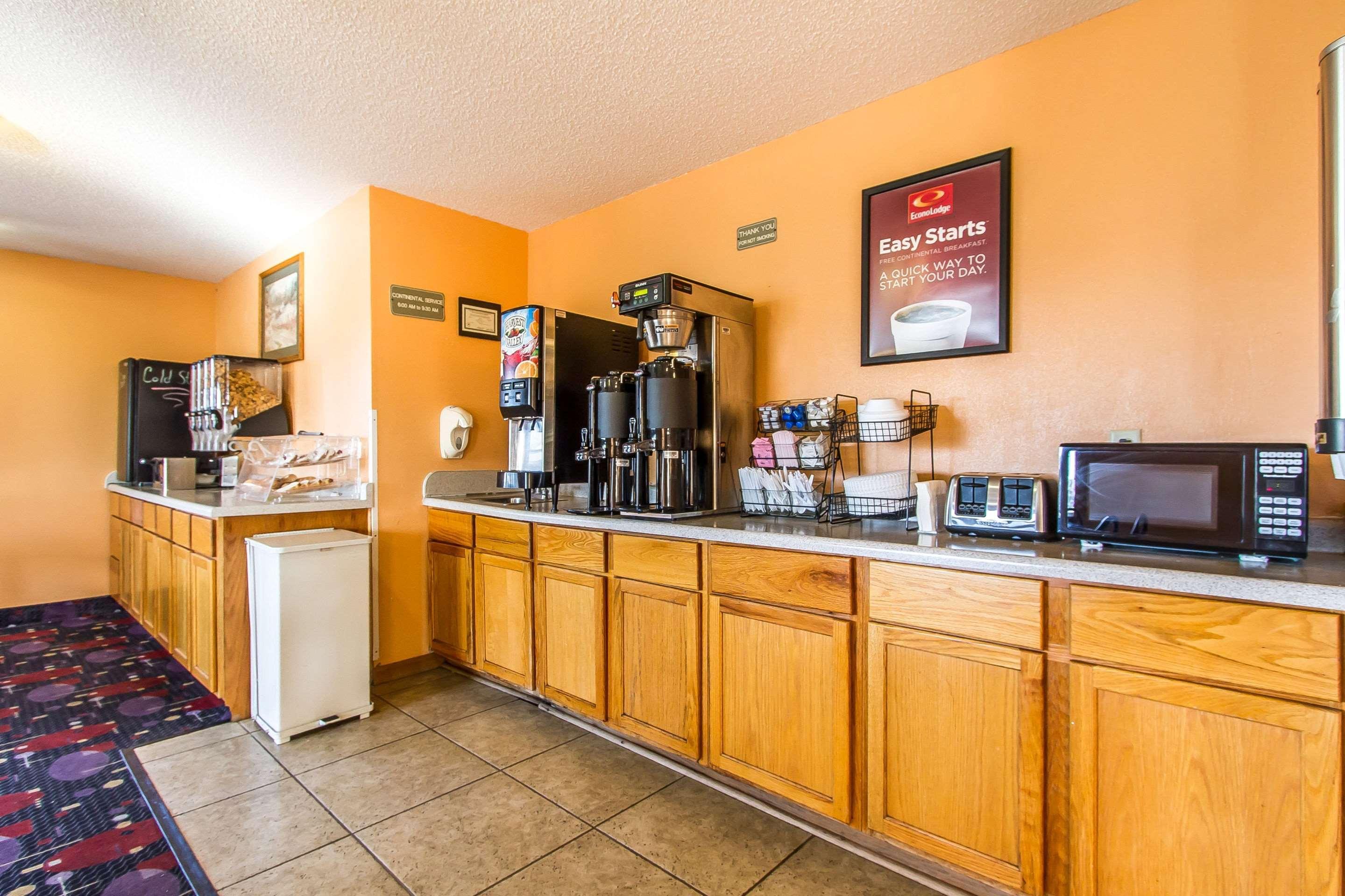Econo Lodge & Suites Pekin エクステリア 写真