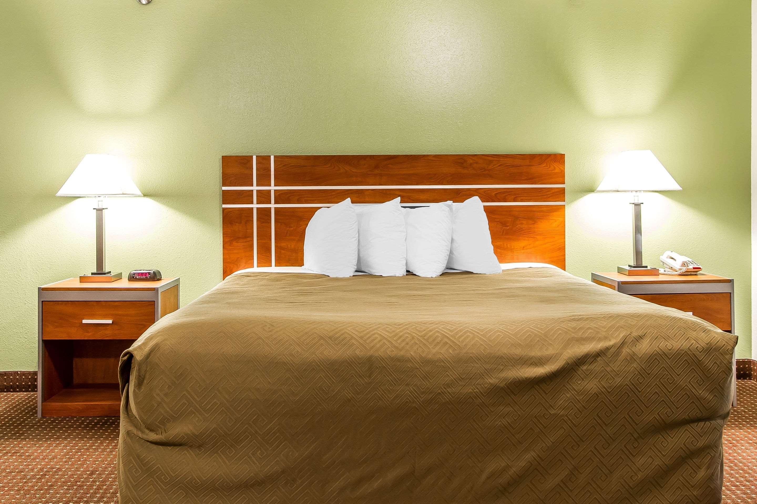 Econo Lodge & Suites Pekin エクステリア 写真
