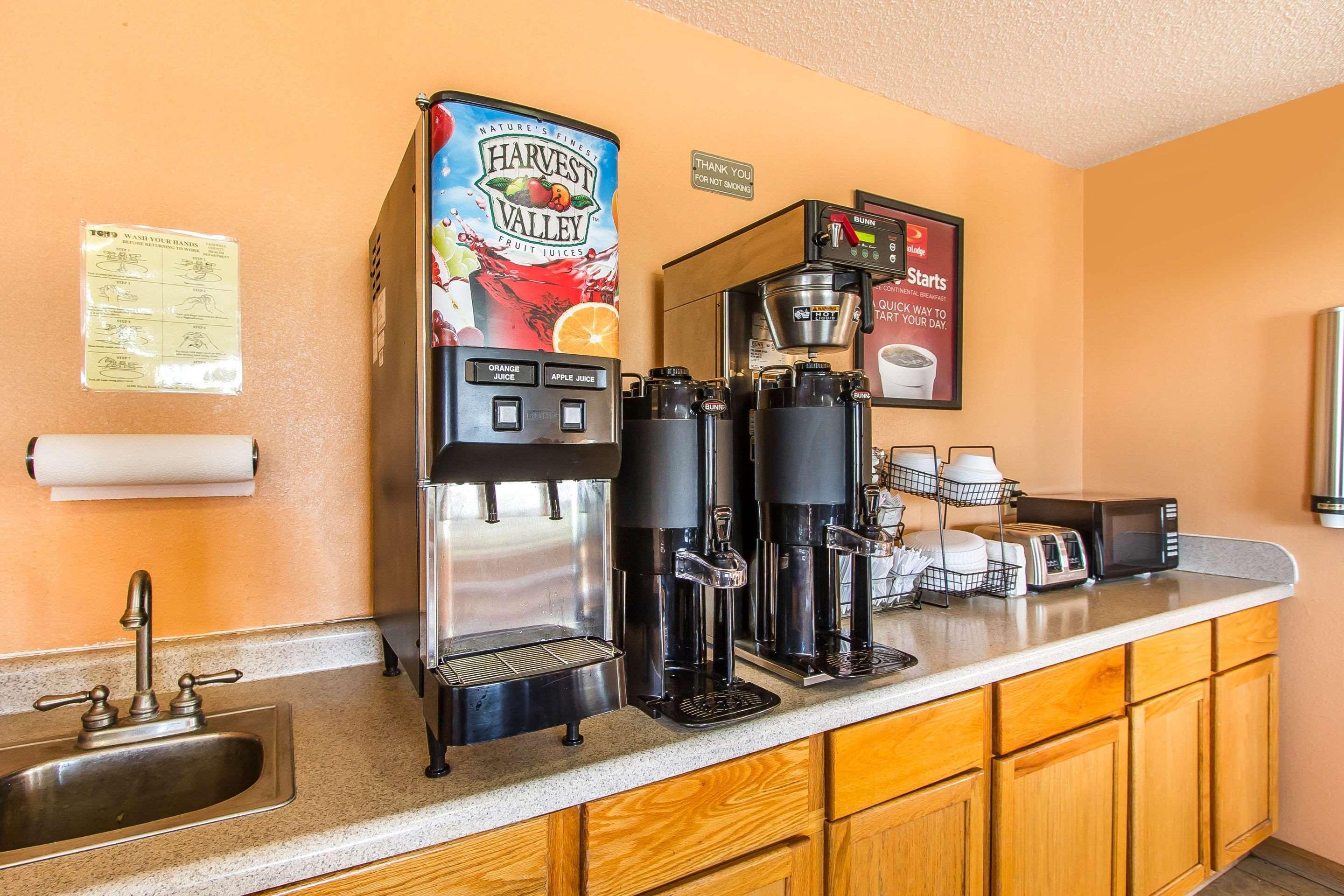 Econo Lodge & Suites Pekin エクステリア 写真
