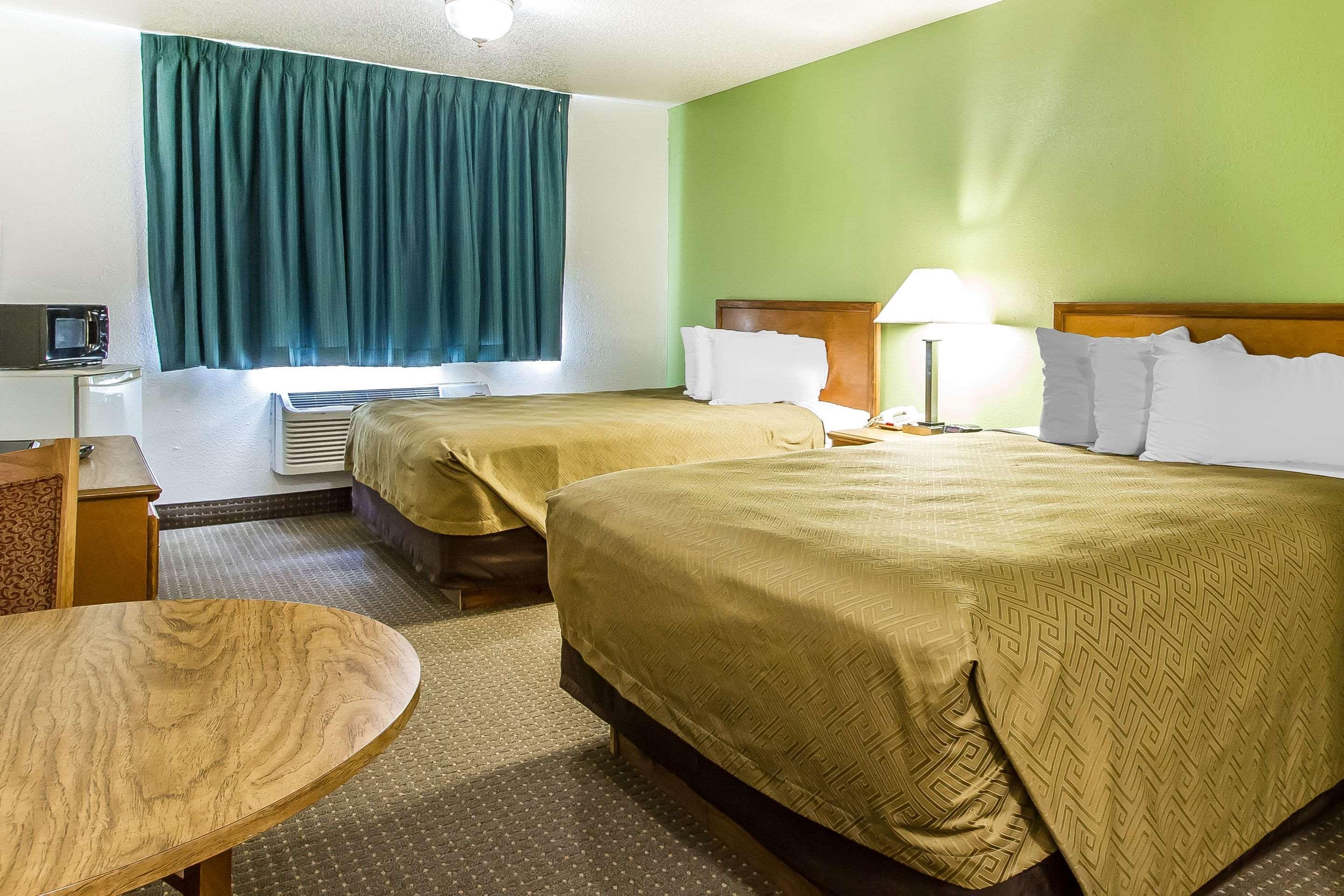 Econo Lodge & Suites Pekin エクステリア 写真