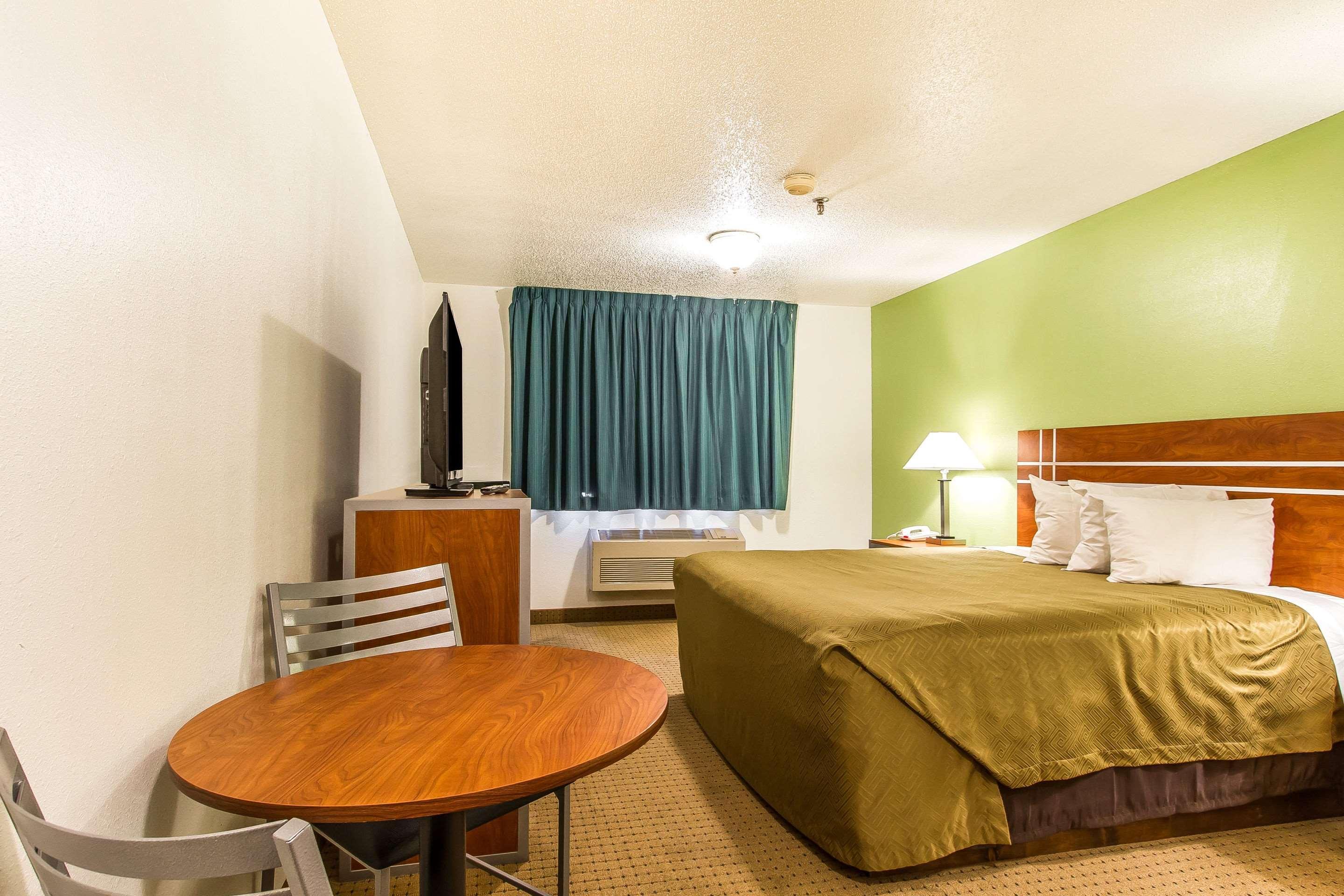 Econo Lodge & Suites Pekin エクステリア 写真