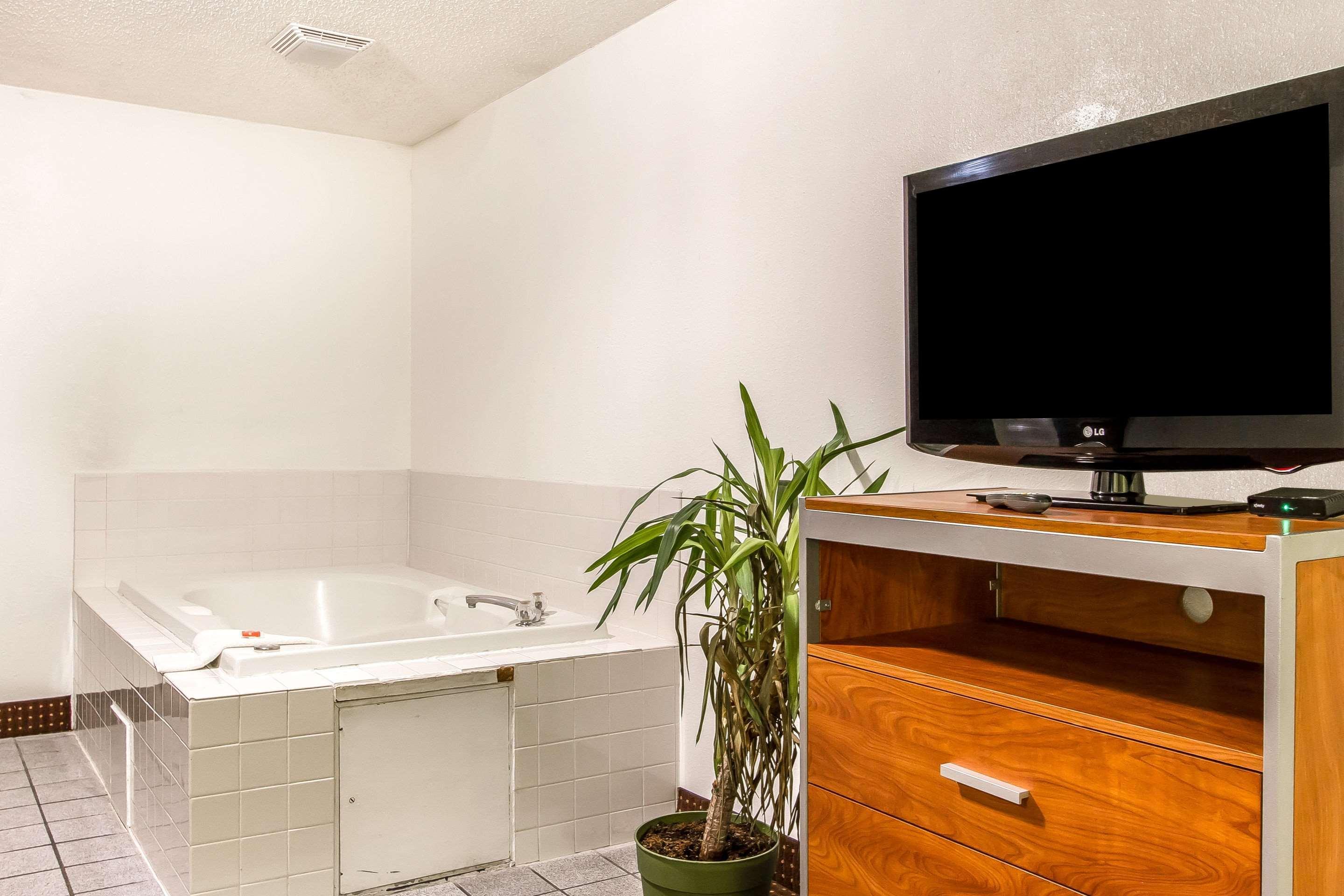 Econo Lodge & Suites Pekin エクステリア 写真