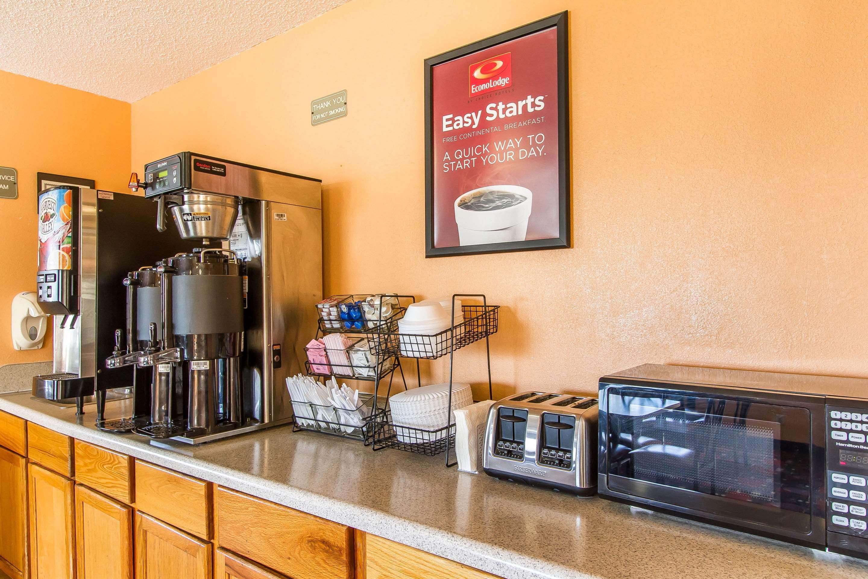 Econo Lodge & Suites Pekin エクステリア 写真