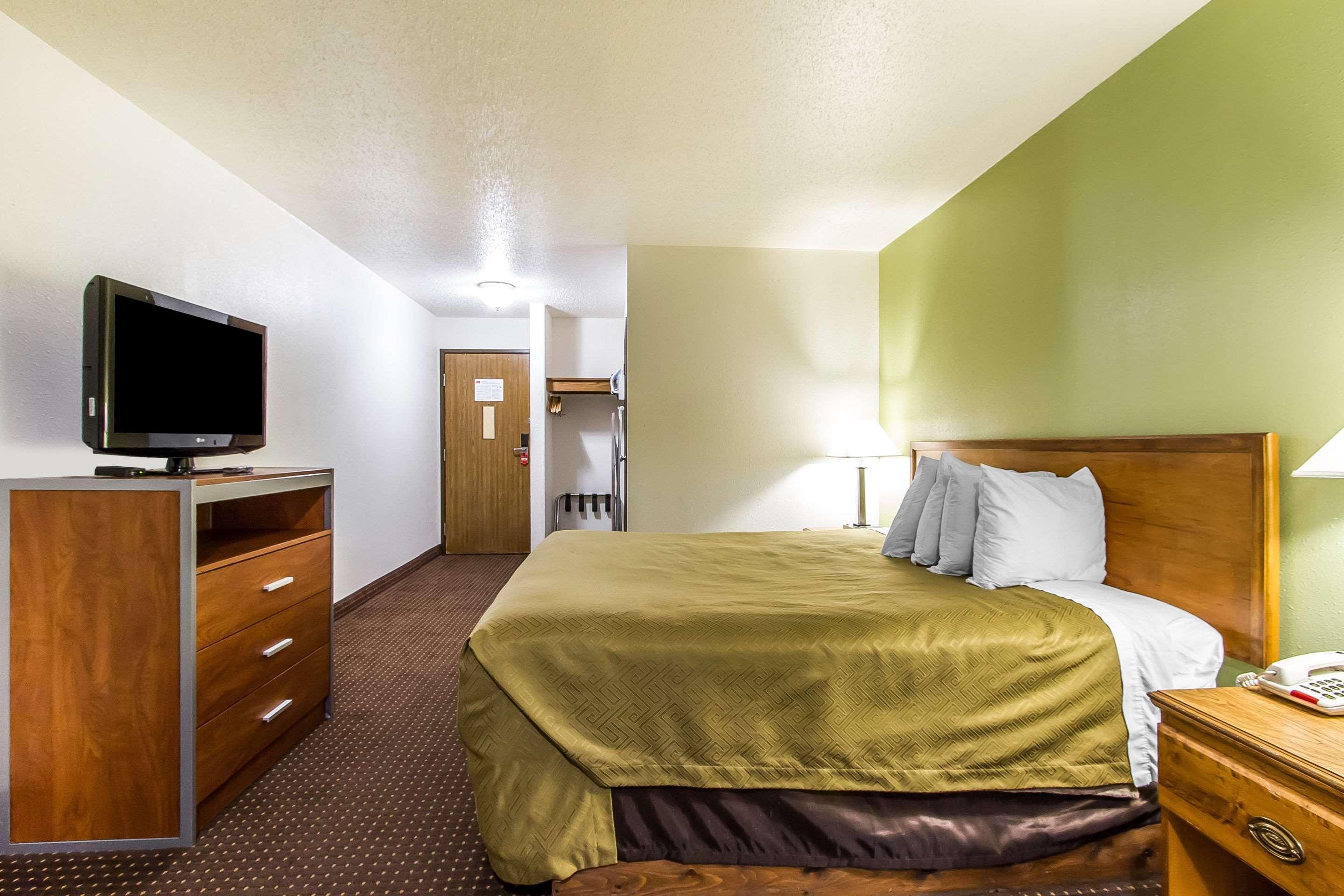 Econo Lodge & Suites Pekin エクステリア 写真
