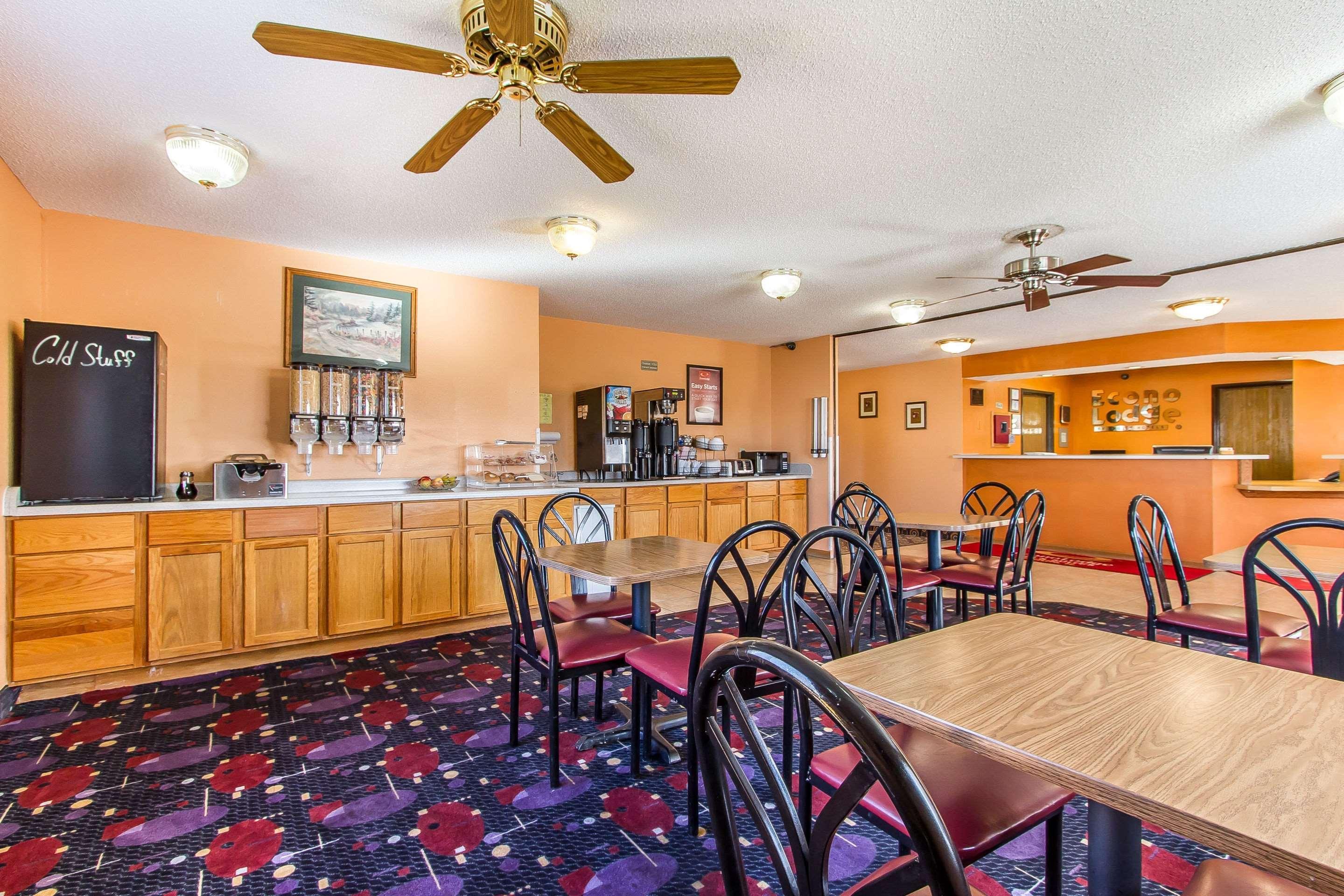 Econo Lodge & Suites Pekin エクステリア 写真