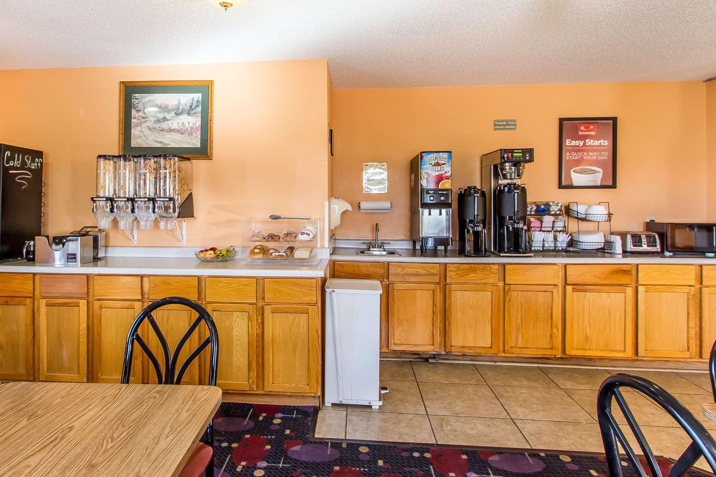 Econo Lodge & Suites Pekin エクステリア 写真