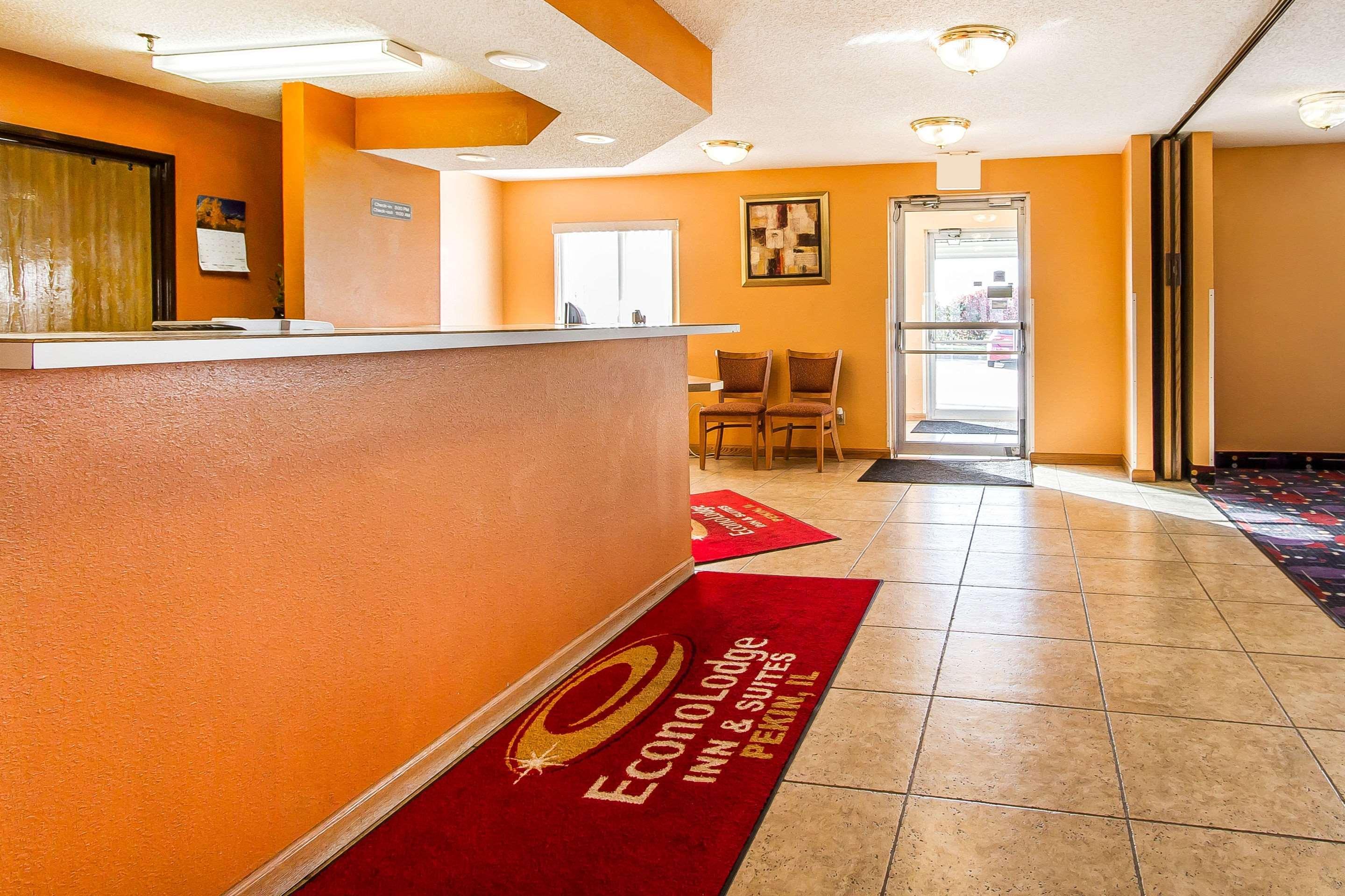 Econo Lodge & Suites Pekin エクステリア 写真